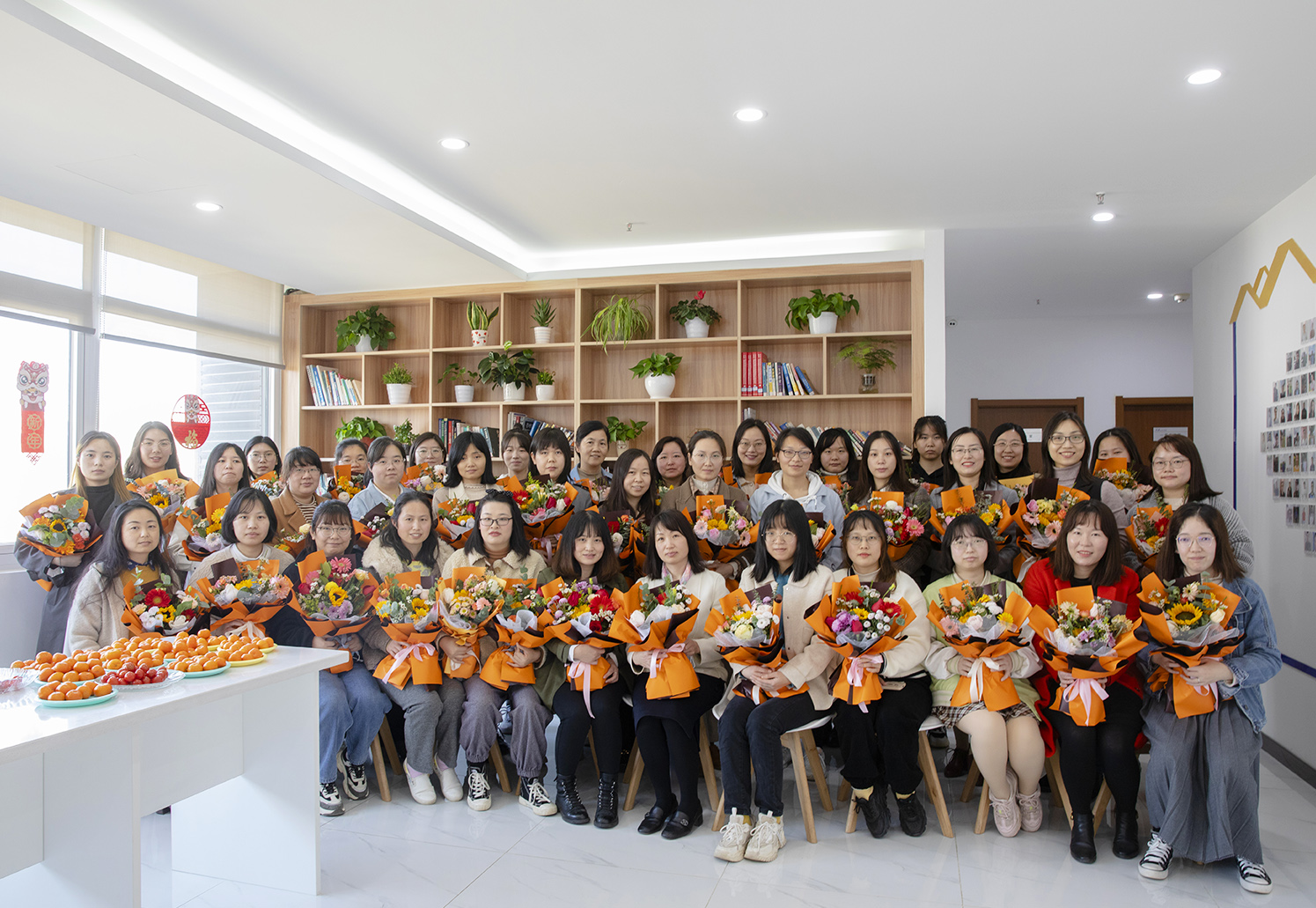 欢庆节日，愿开目女神一生笑靥如花